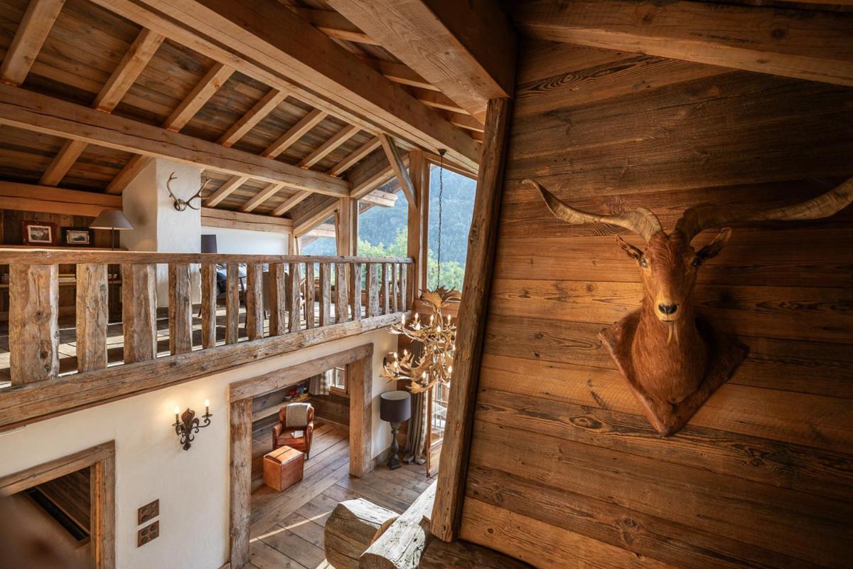 Chalet Ruitor, chalet 500 m2 luxueux de caractère - Housity