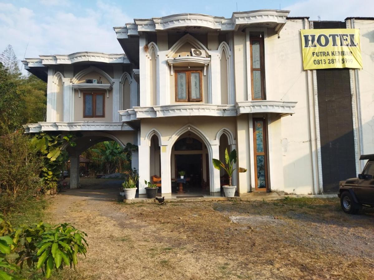 Hotel Putra Kembar - Housity