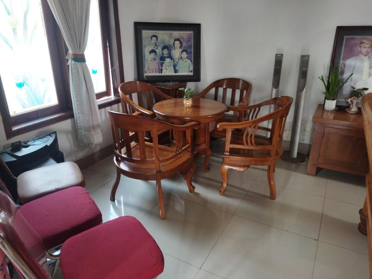 Hotel Putra Kembar - Housity