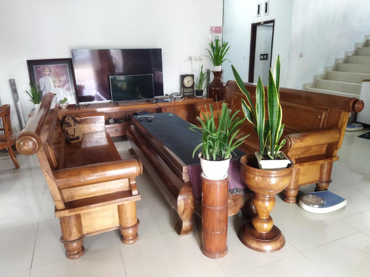 Hotel Putra Kembar - Housity