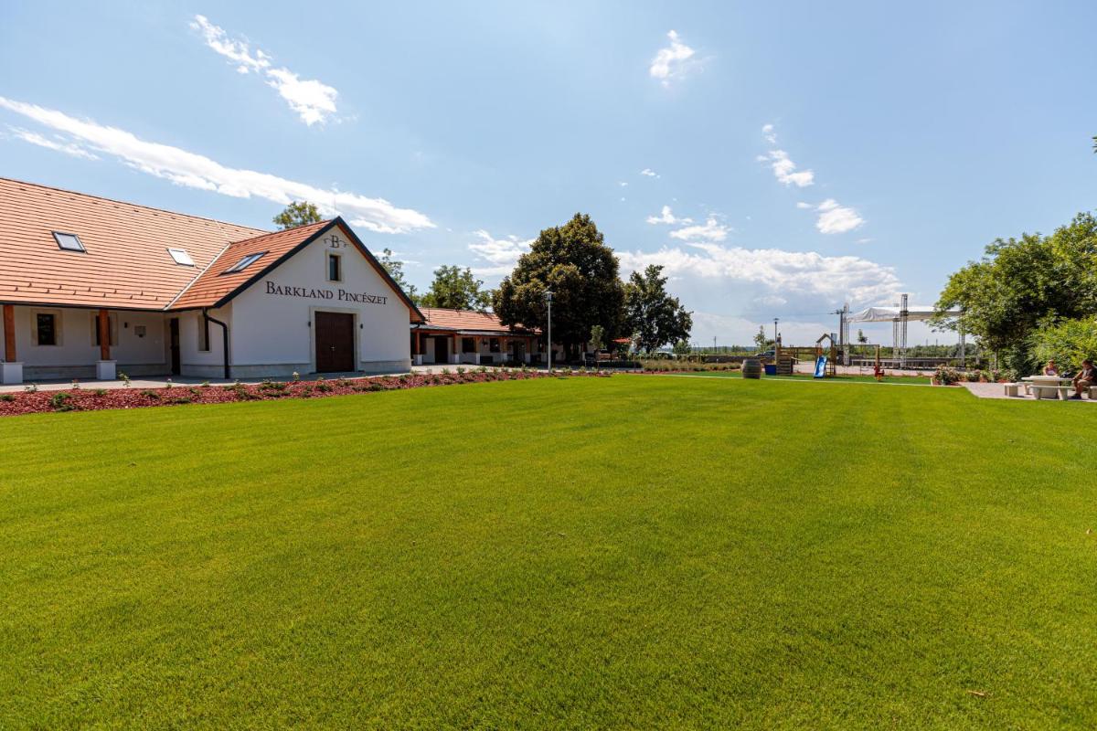 Barkland Apartman - Housity