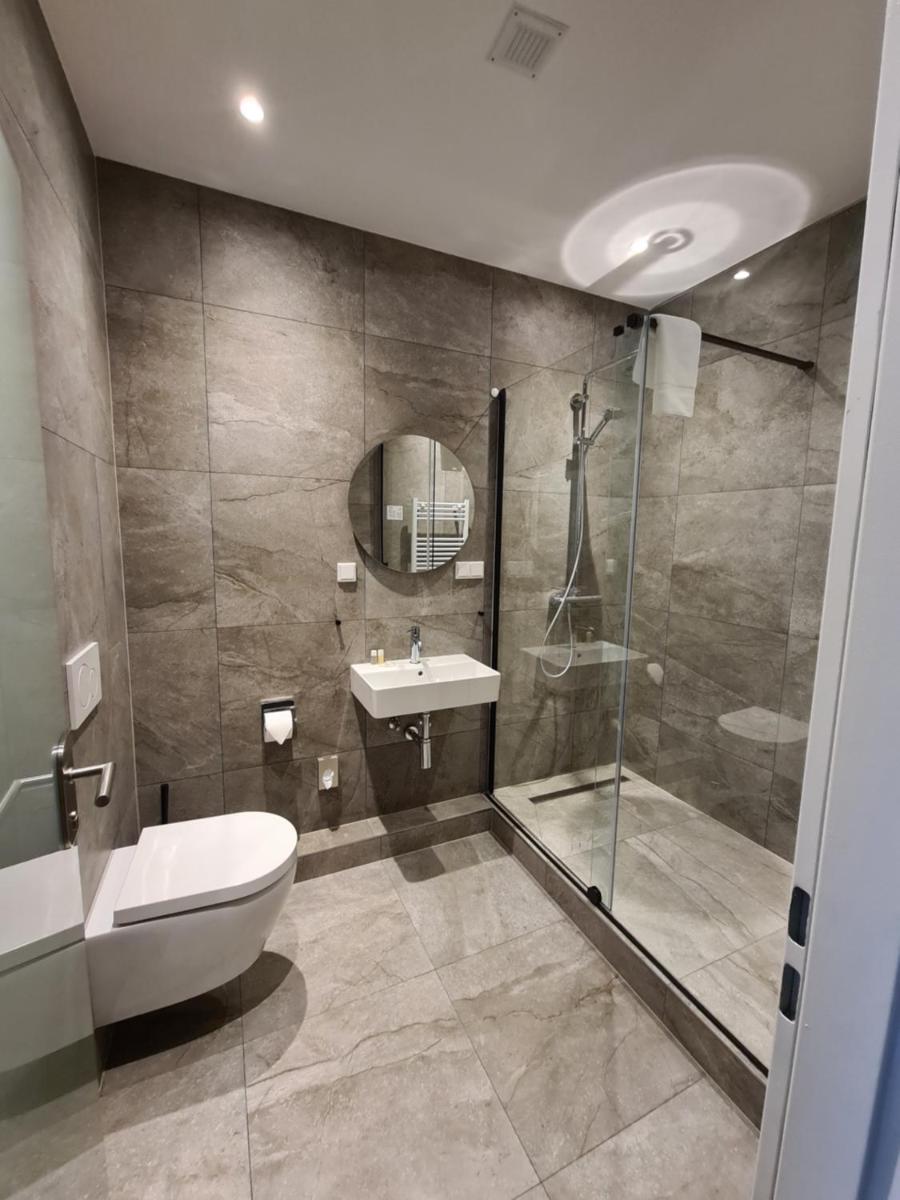 3 Monkeys Hotel - Housity