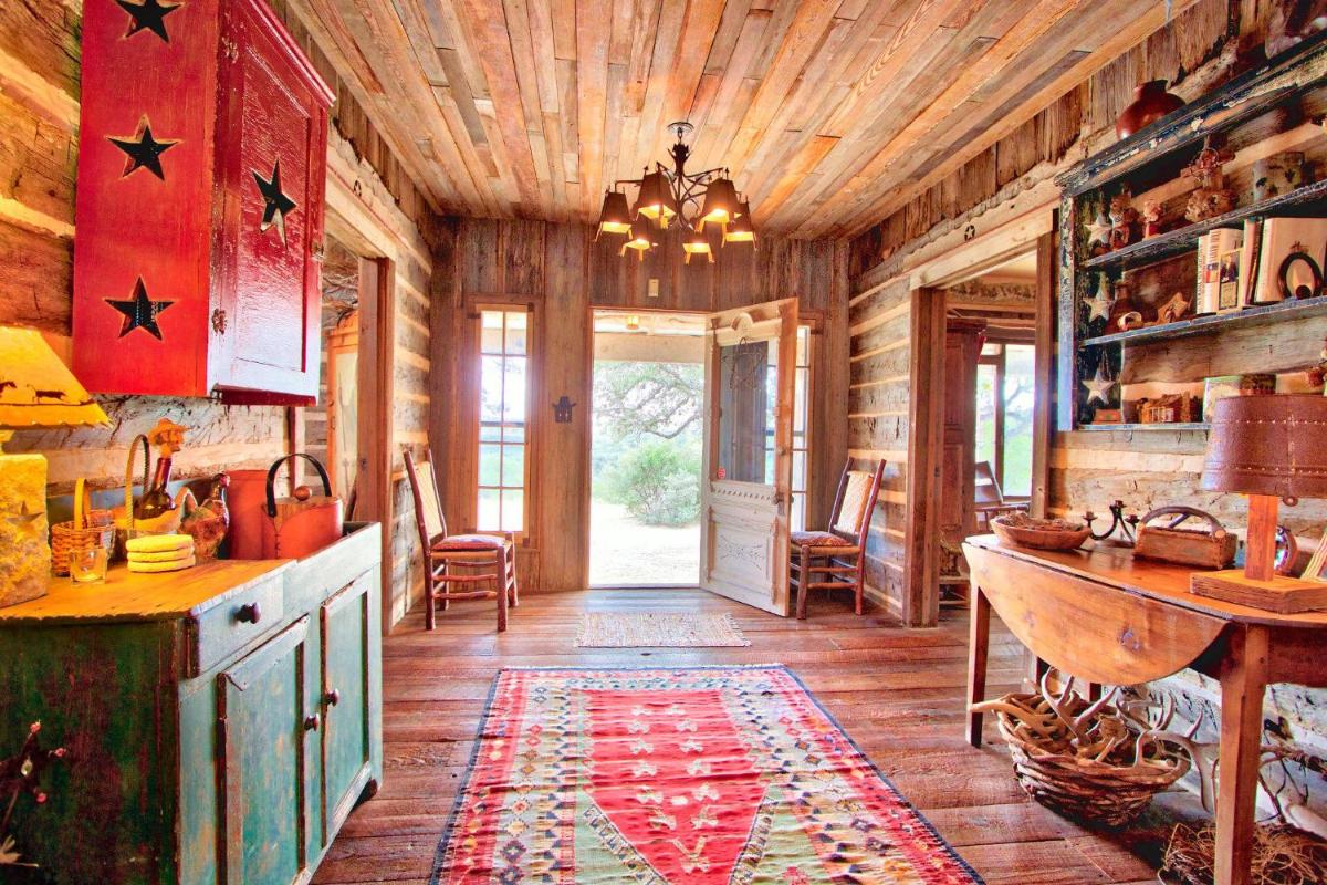 Log Cabin at Old Glory Ranch - Housity