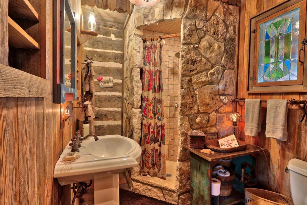 Log Cabin at Old Glory Ranch - Housity