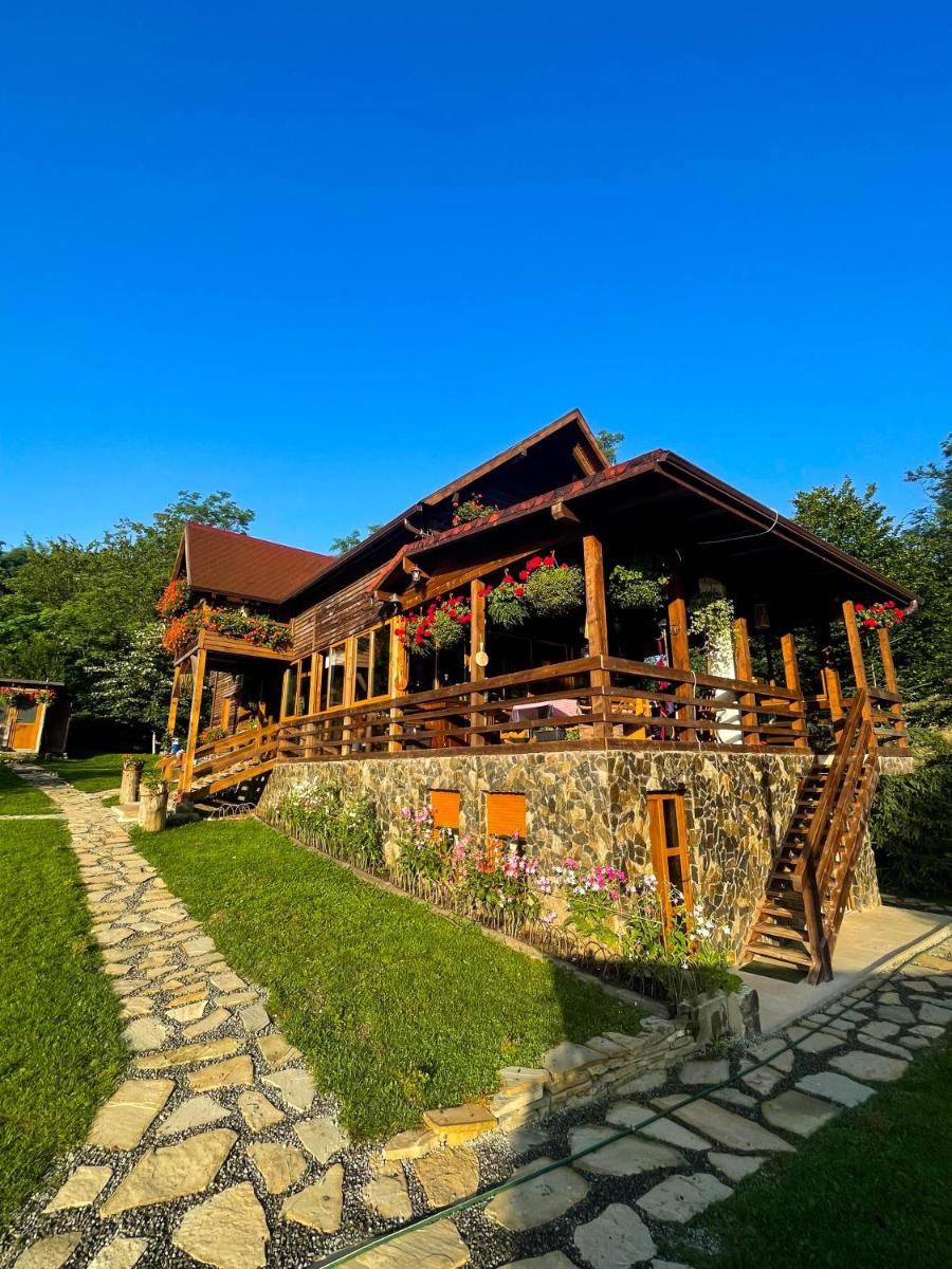 Cabana La domnu' de pe vale - Housity