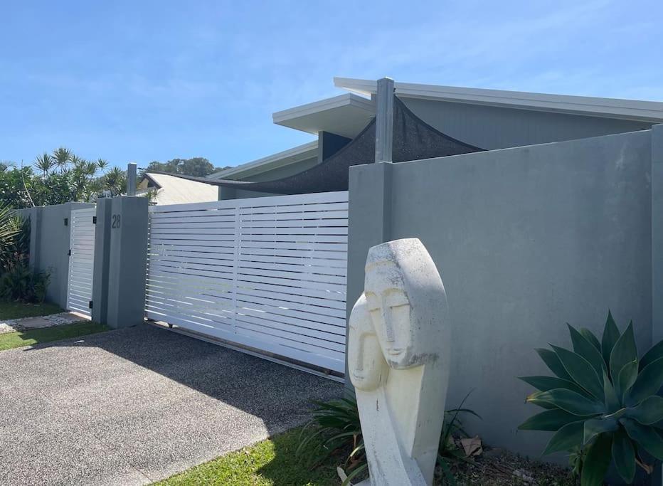 Relax at Trinity Beach Getaway, Blue Lagoon, Trinity Beach - Housity