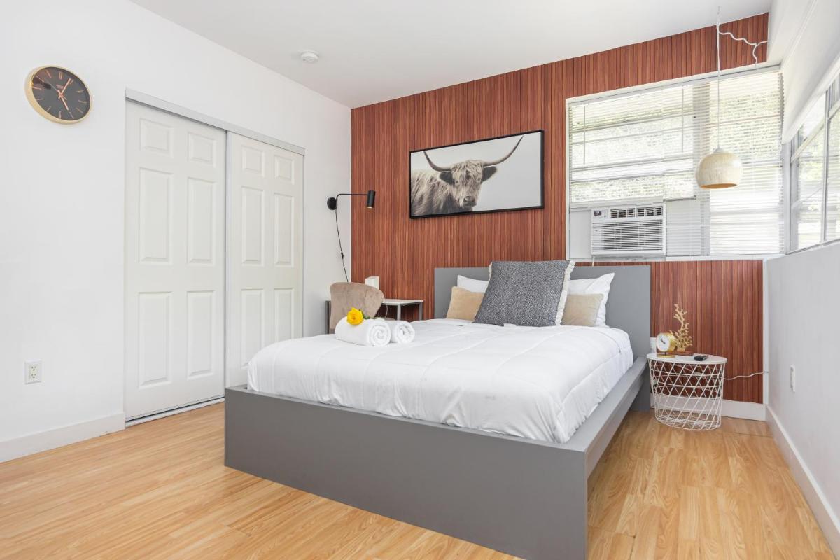 Home Miami Midtown - Wynwood area with backyard - Art District near Beach - Housity