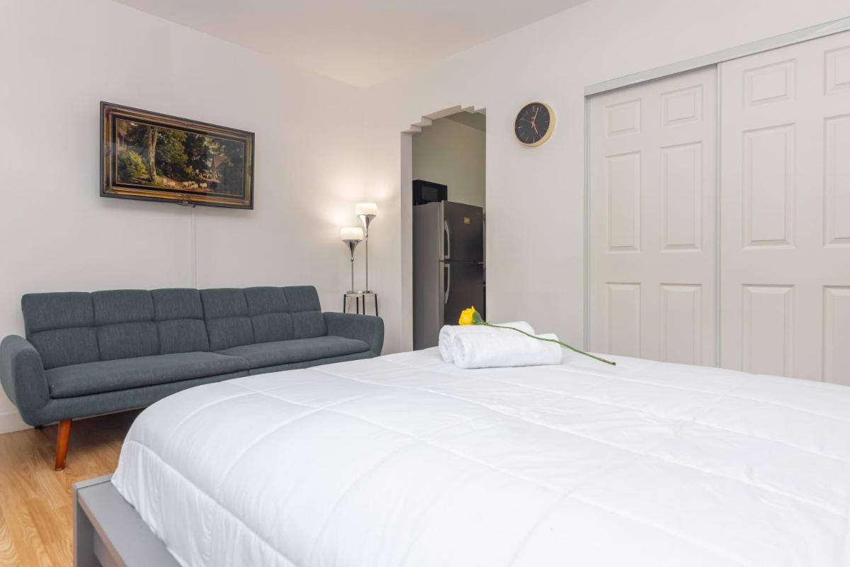 Home Miami Midtown - Wynwood area with backyard - Art District near Beach - Housity