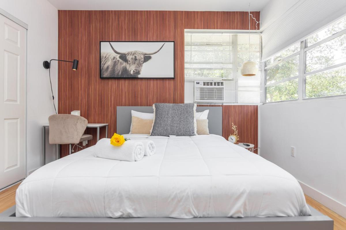 Home Miami Midtown - Wynwood area with backyard - Art District near Beach - Housity
