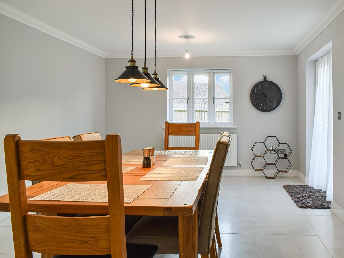 Ainsley House - Housity