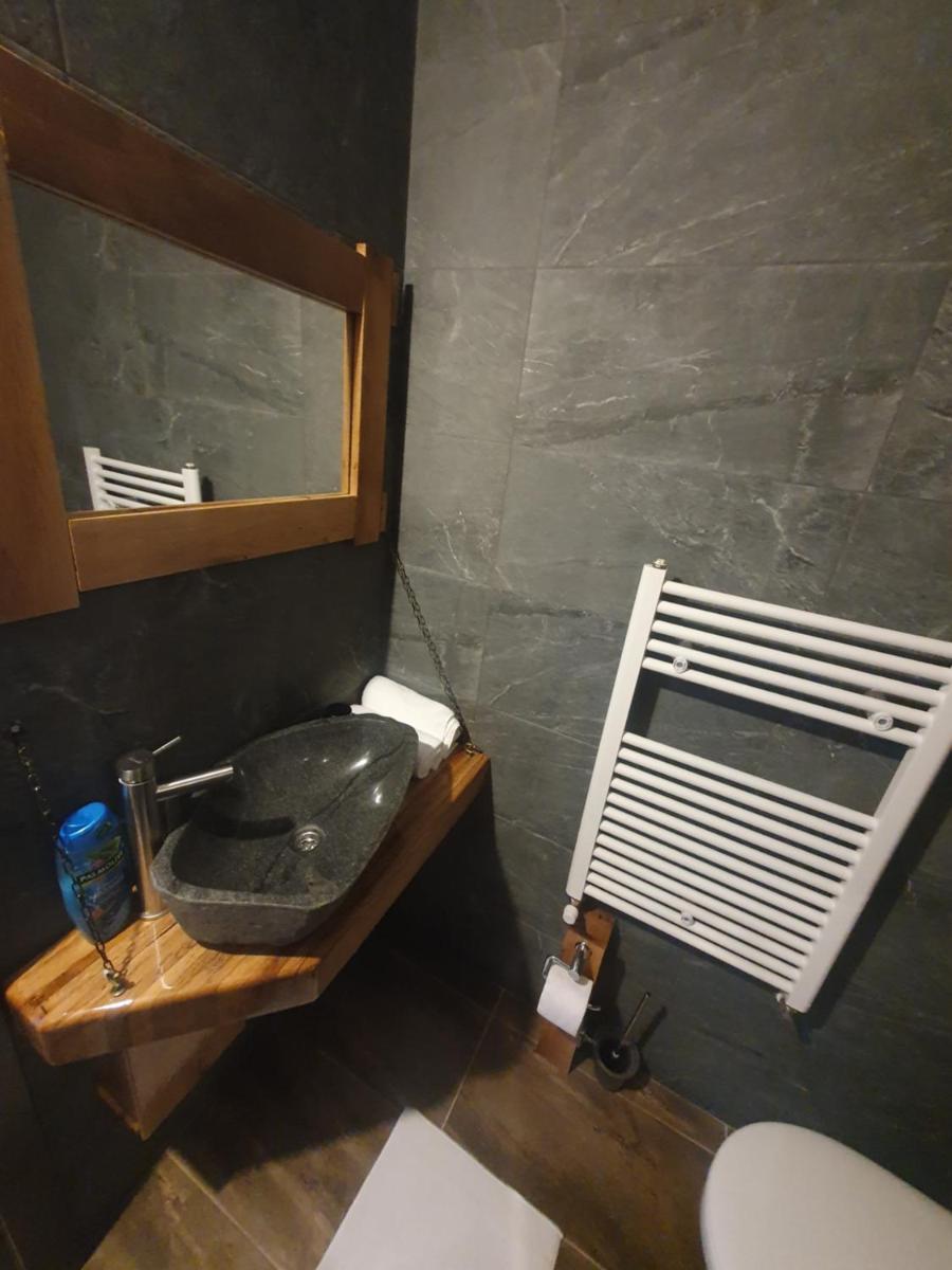 Pensiunea transilvania - Housity