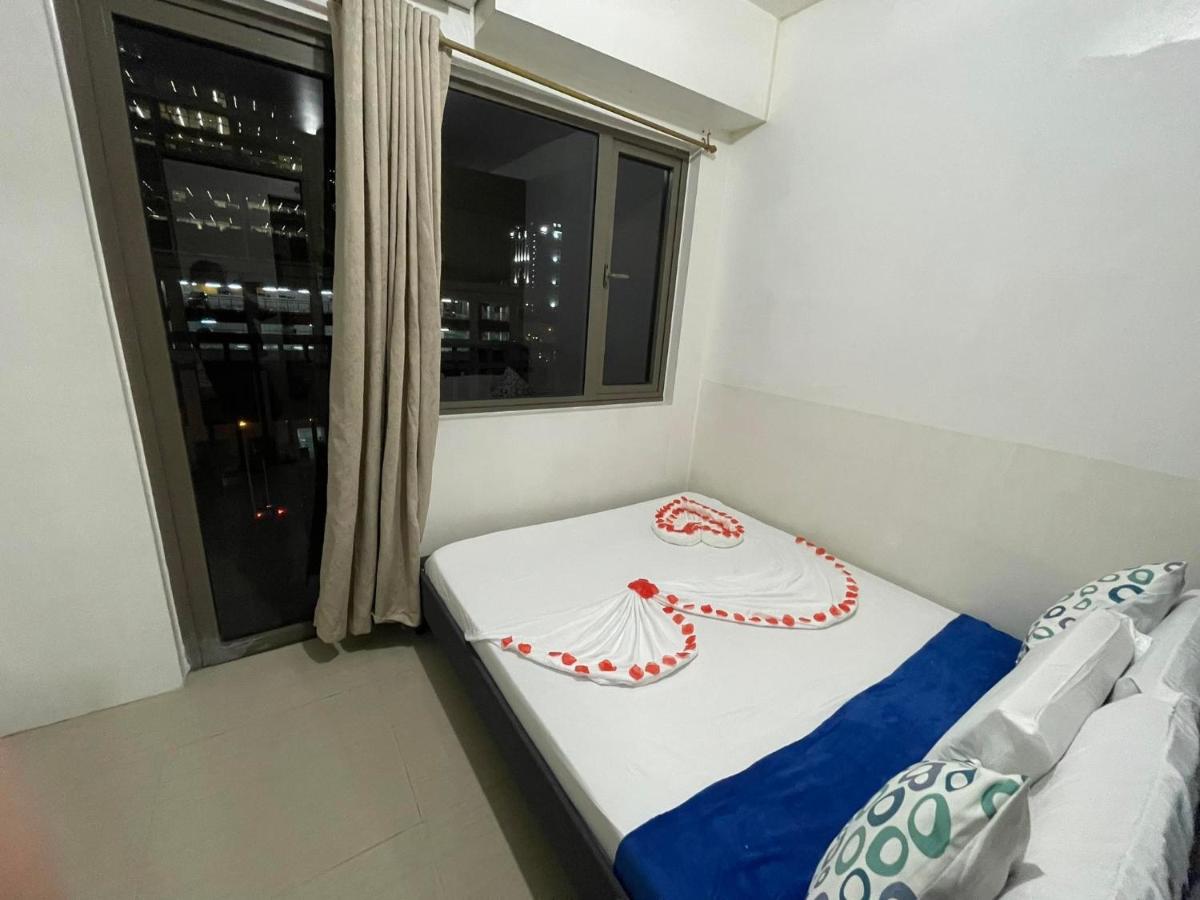 Shore Residences, Mall Of Asia Complex Stayction by PBYY - Housity
