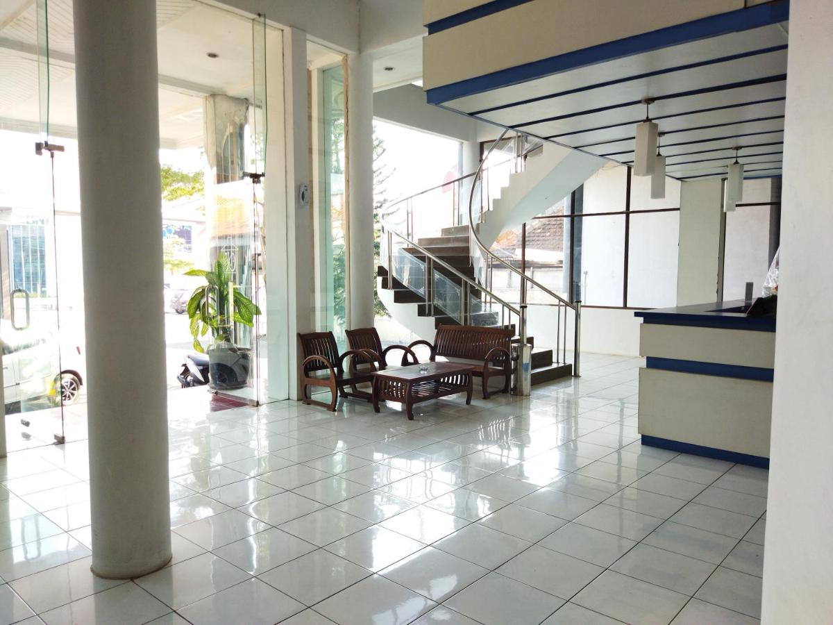 Royal Kencana Hotel powered by Cocotel - Housity