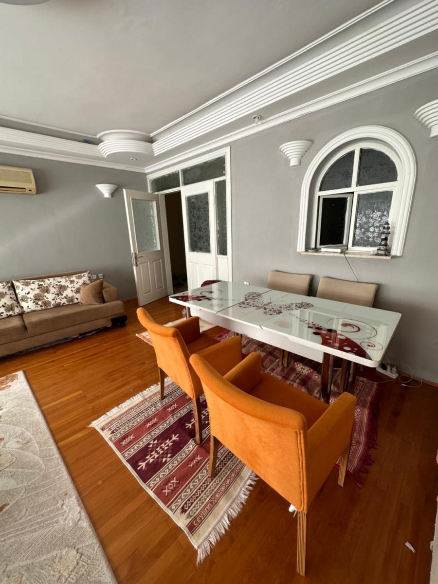 AC Rooms-Breakfast - Housity
