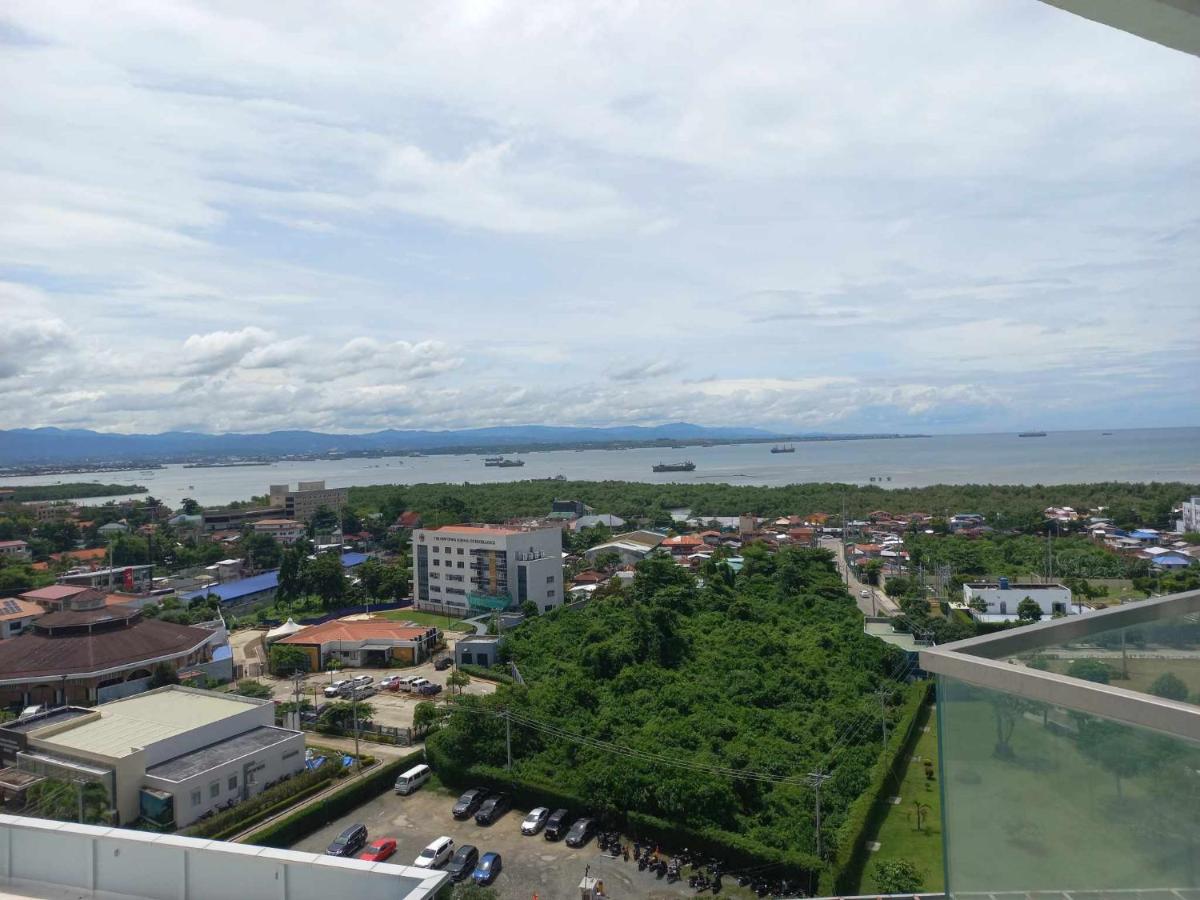 EGO's CONDO-Mactan NewTown Cebu-1BR - Housity