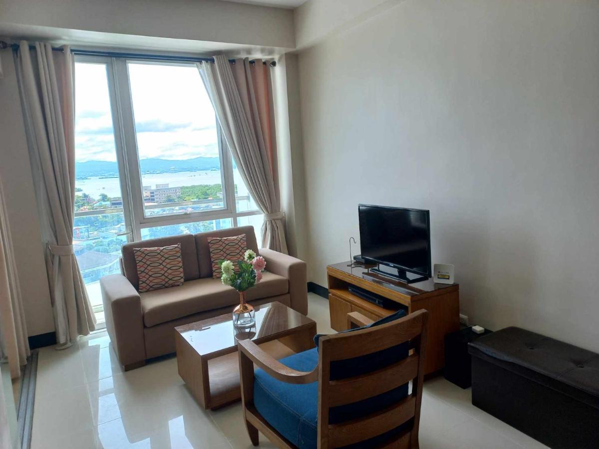 EGO's CONDO-Mactan NewTown Cebu-1BR - Housity