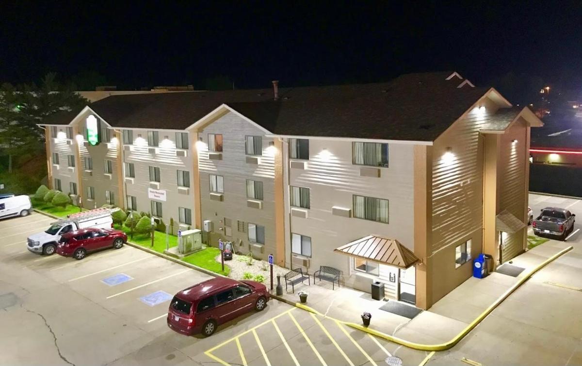 The Quincy Inn & Suites - Housity