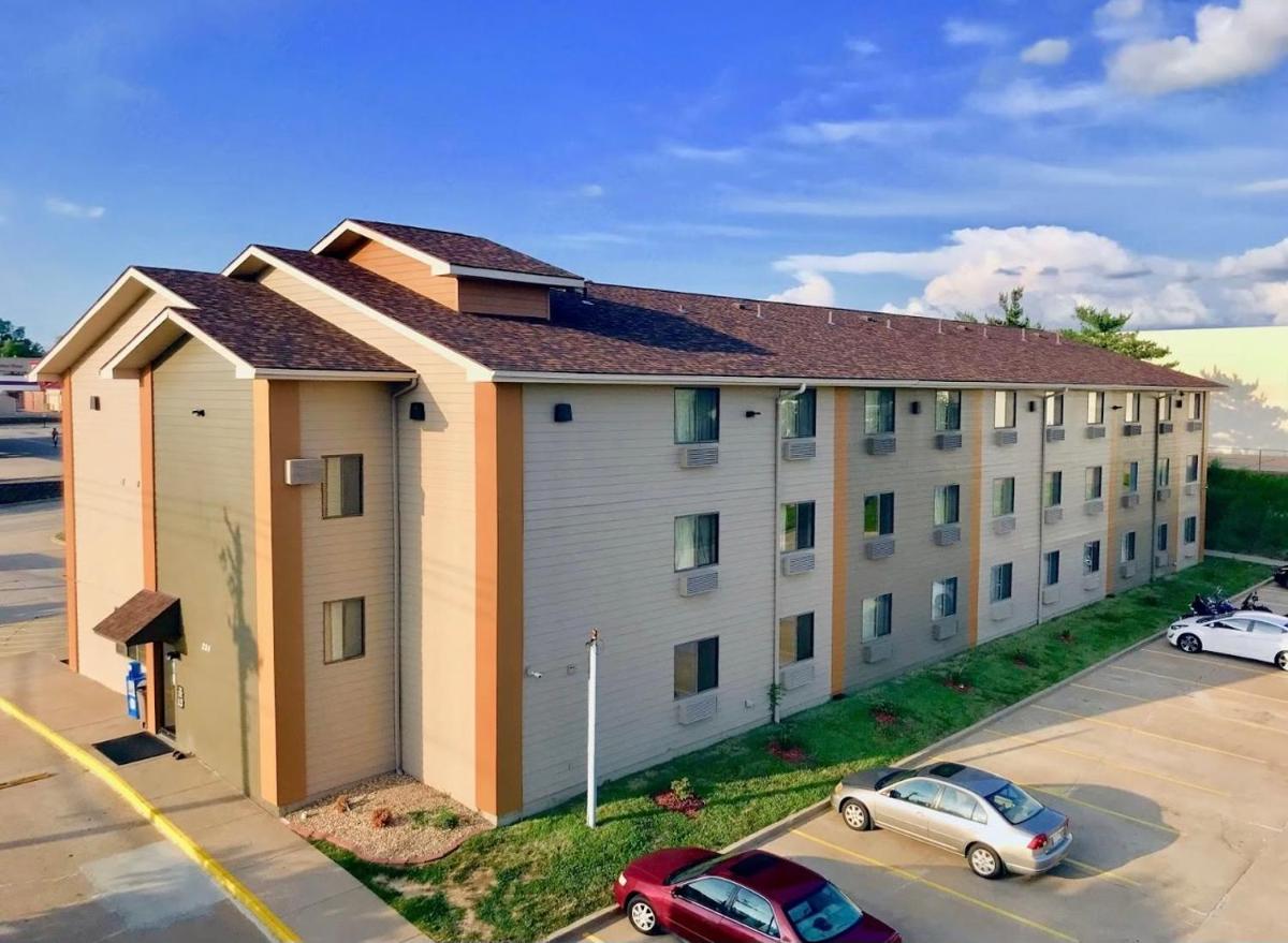 The Quincy Inn & Suites - Housity