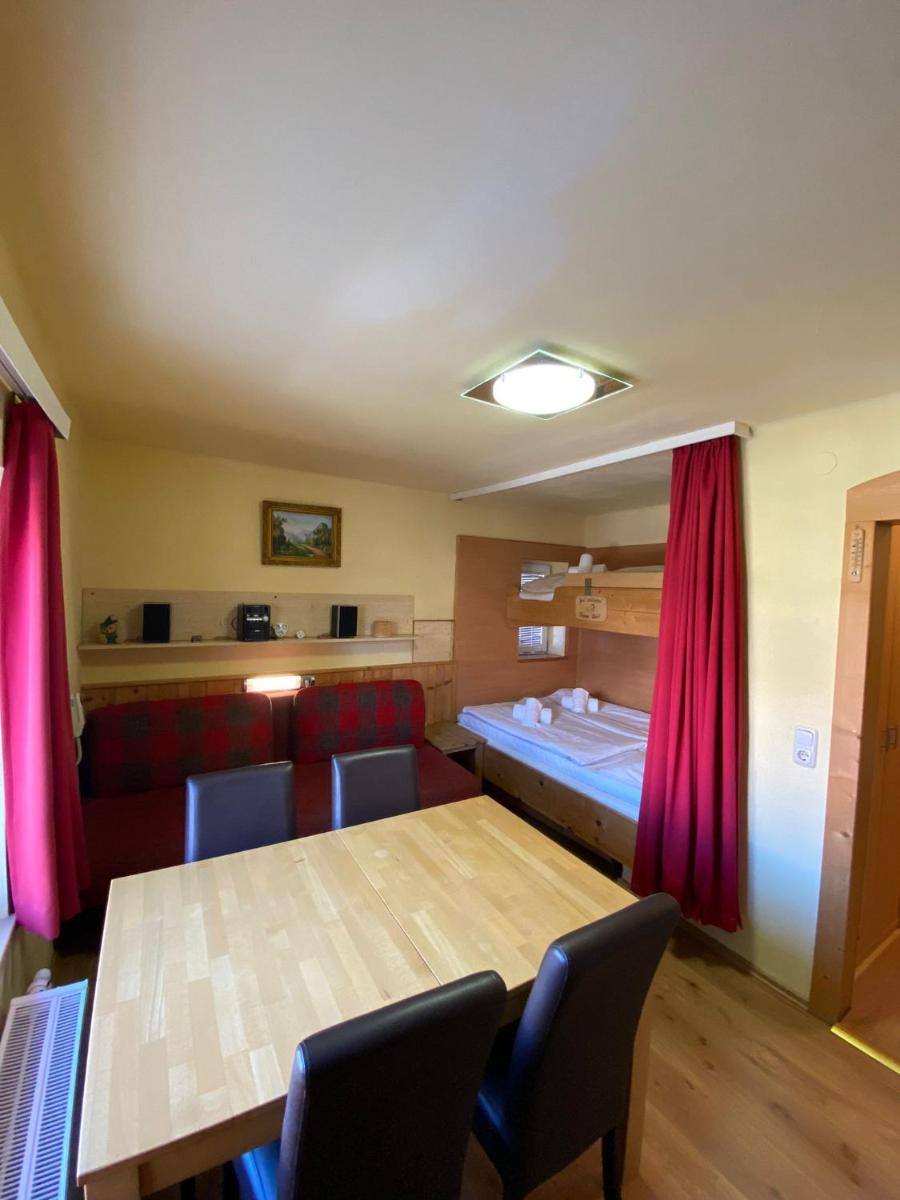 Apartment Thompson by Four Seasons Apartments - Housity