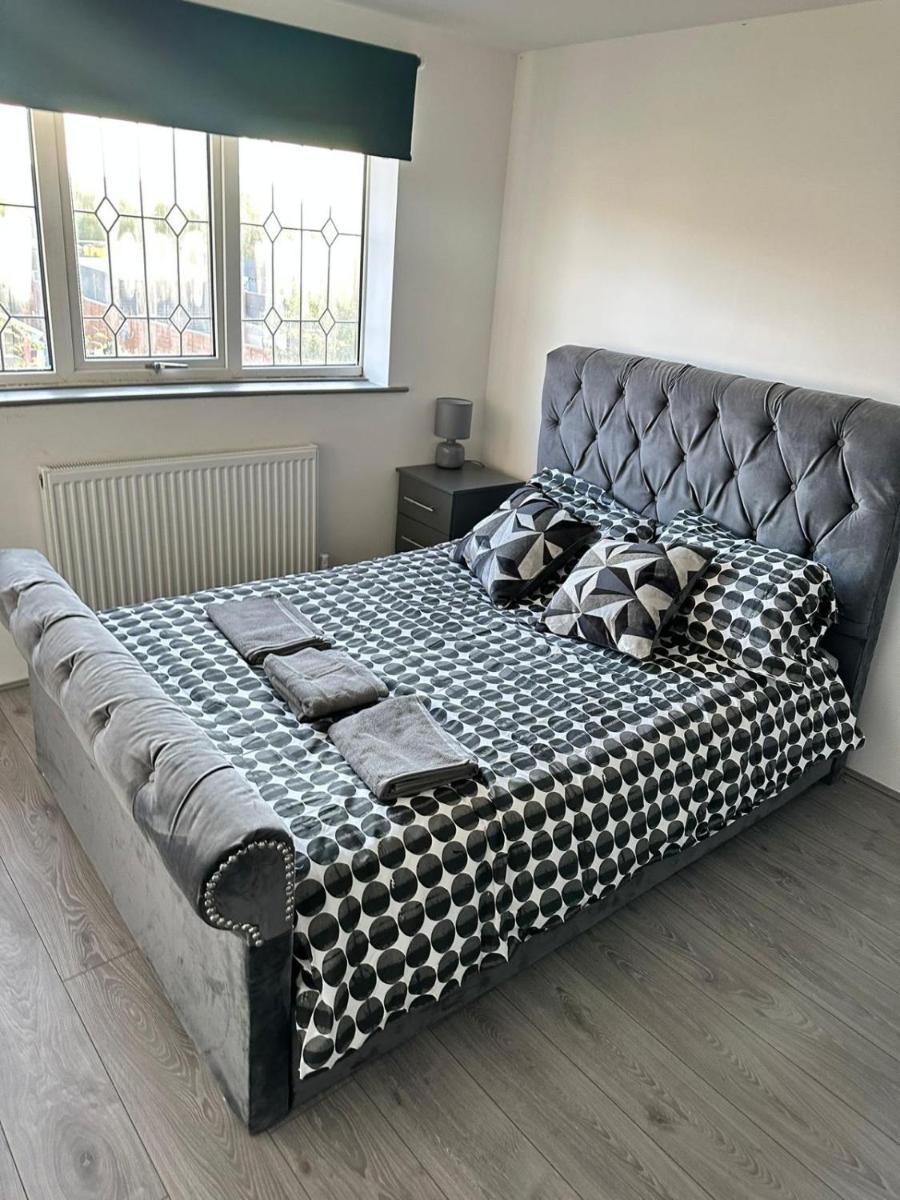 Knutton Guest House - Housity