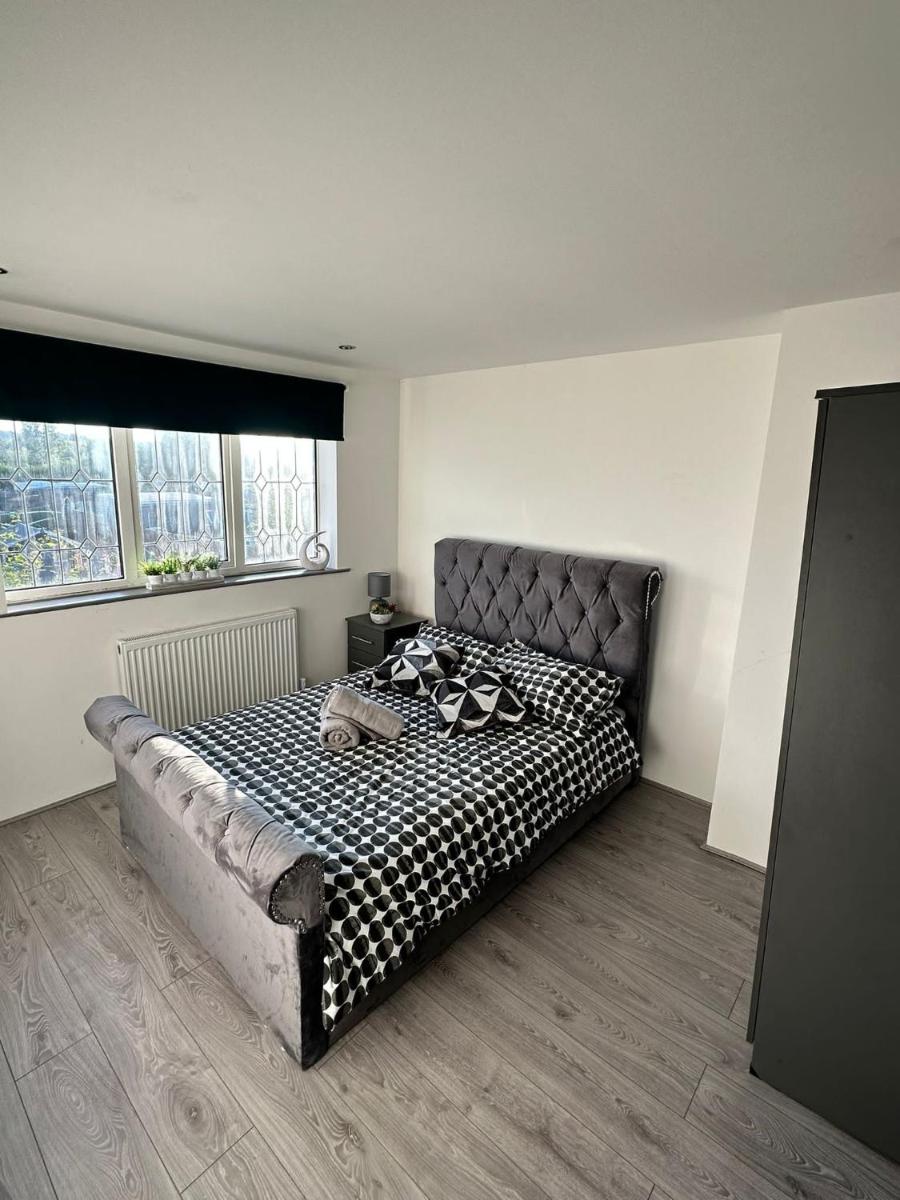 Knutton Guest House - Housity