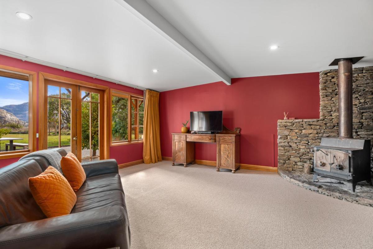 Glendhu Station Homestead - Glendhu Bay Home - Housity