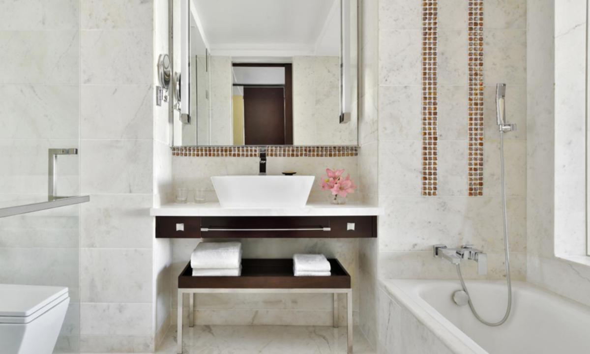 a bathroom with a sink and a tub and a toilet at Jaipur Marriott Hotel in Jaipur a bathroom with a sink and a tub and a toilet at Jaipur Marriott Hotel in Jaipur