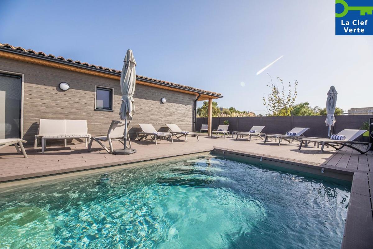 Piscine de l'établissement Résidence Pierre & Vacances Premium Les Terrasses d'Arsella ou située à proximité