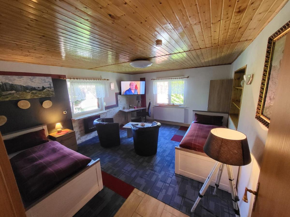 Monteur- und Ferienwohnung Waldrauschen - Housity