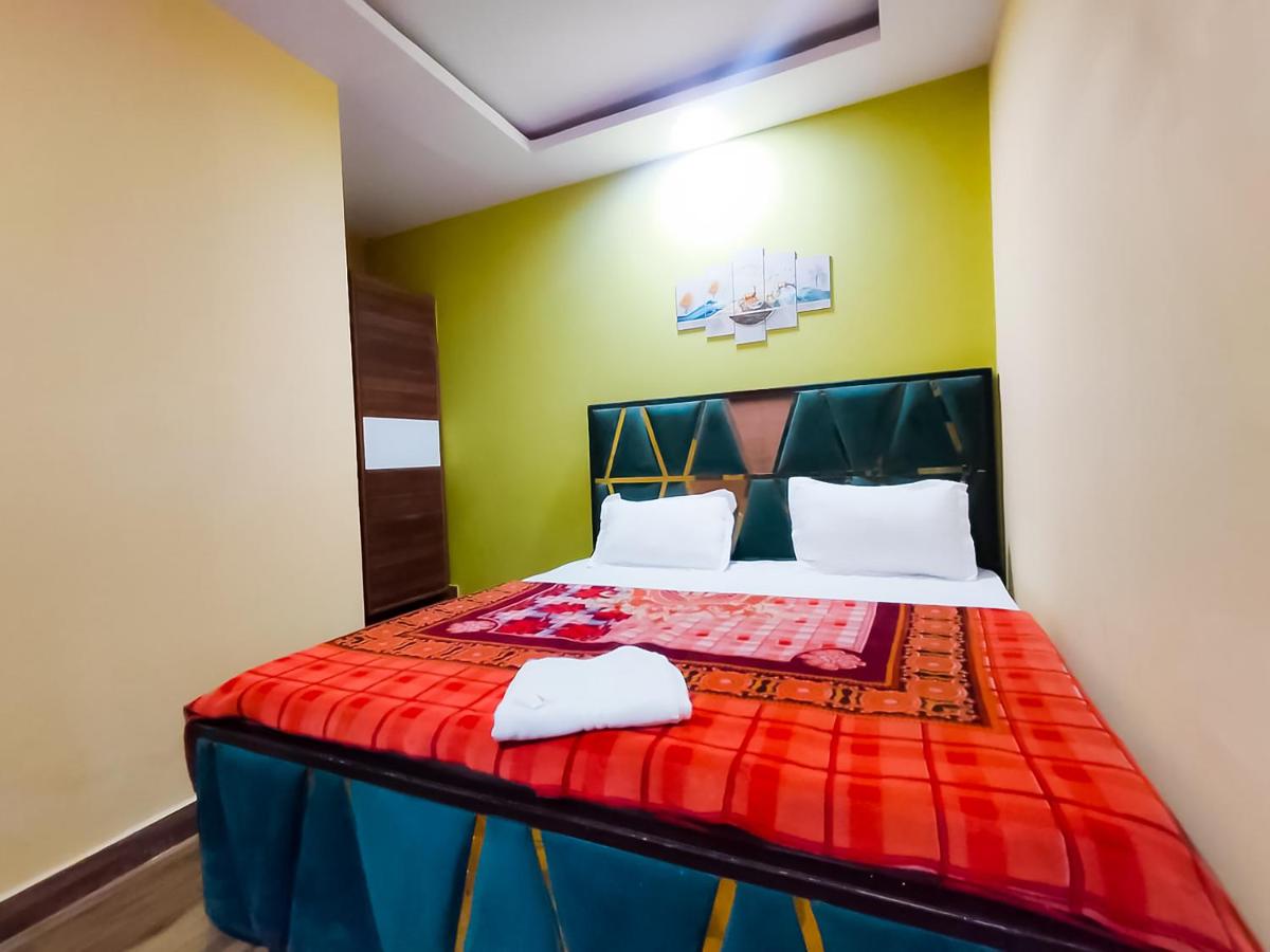 Roomshala 122 Hotel Park View - Near Adarsh Nagar - Housity