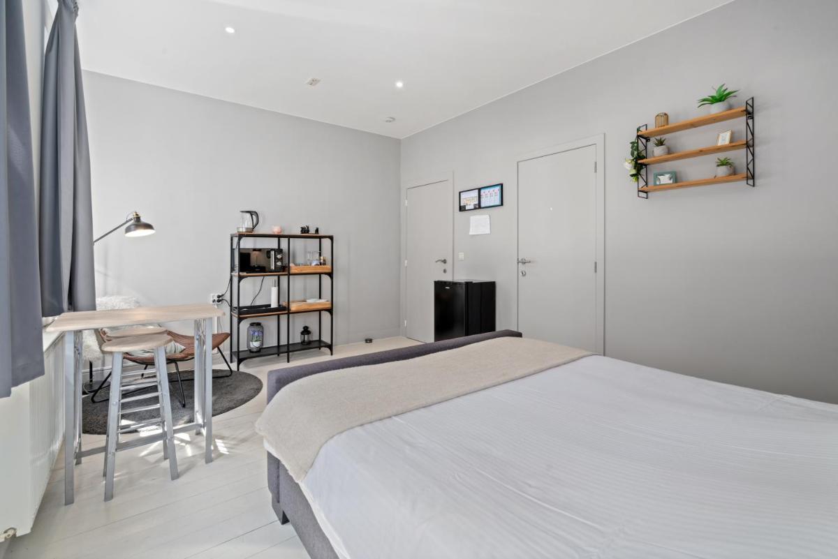 Spacious Guest Suites near Historic Market - 5 Min Walk - Housity