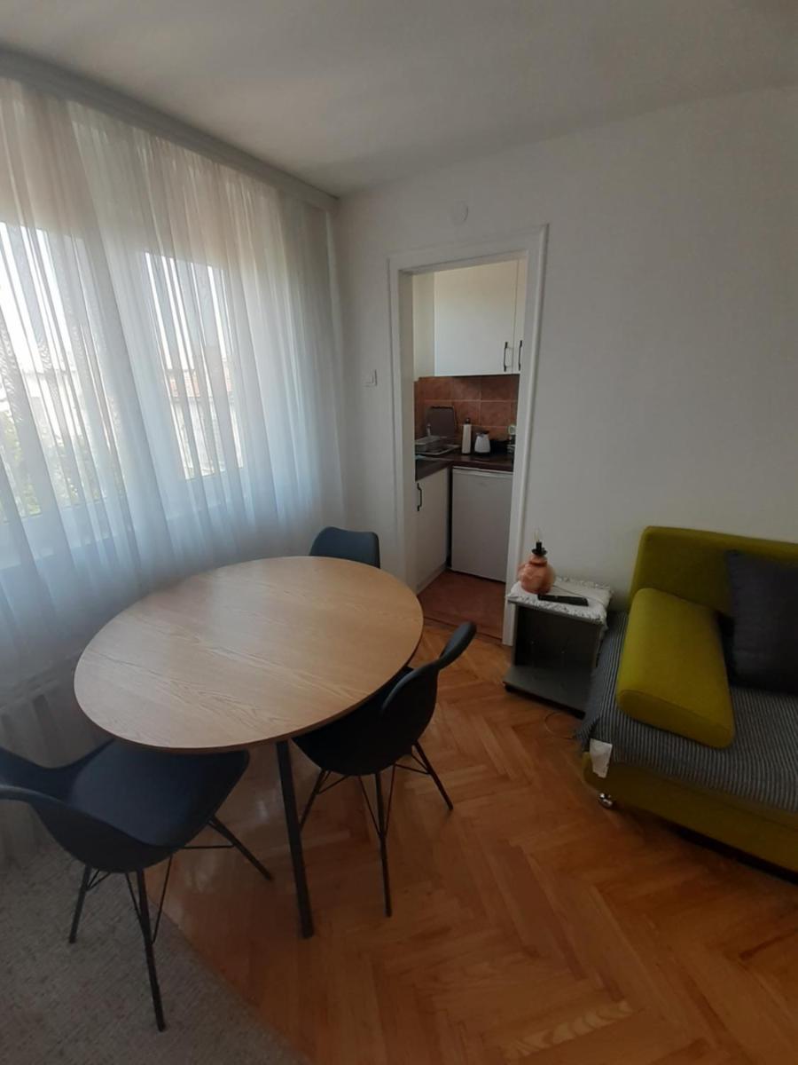 Centar apartman - gradski trg - Housity