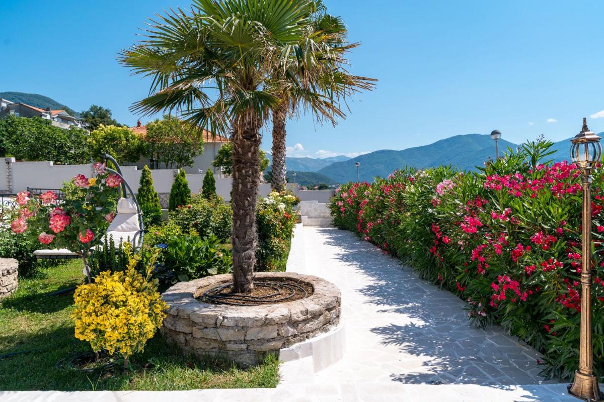 Villa Garden Beach - Housity