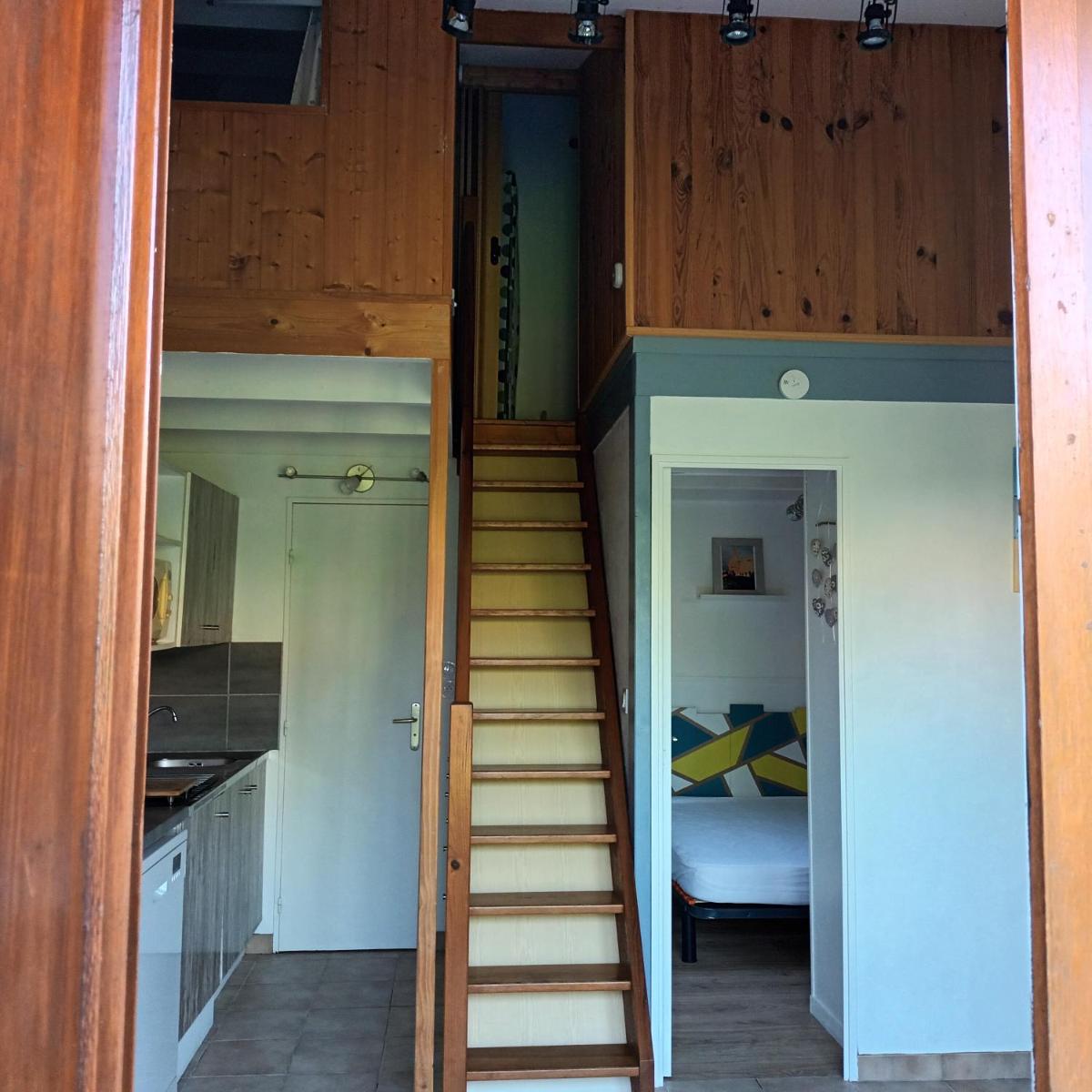 Maison avec piscine commune à 800m de la plage - Housity