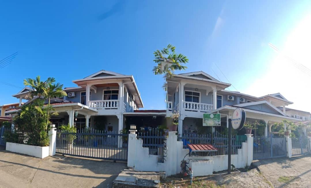 Semporna Dream Villas #includes transport to jetty - Housity
