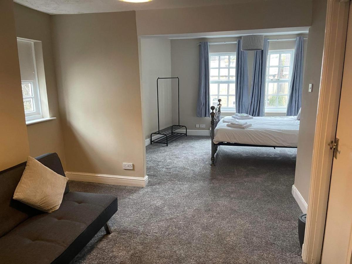 The Seven Stars - Housity