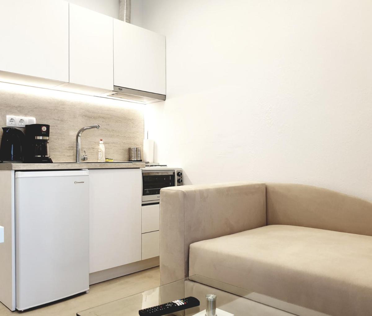 Eantos Studios and Suites - Housity
