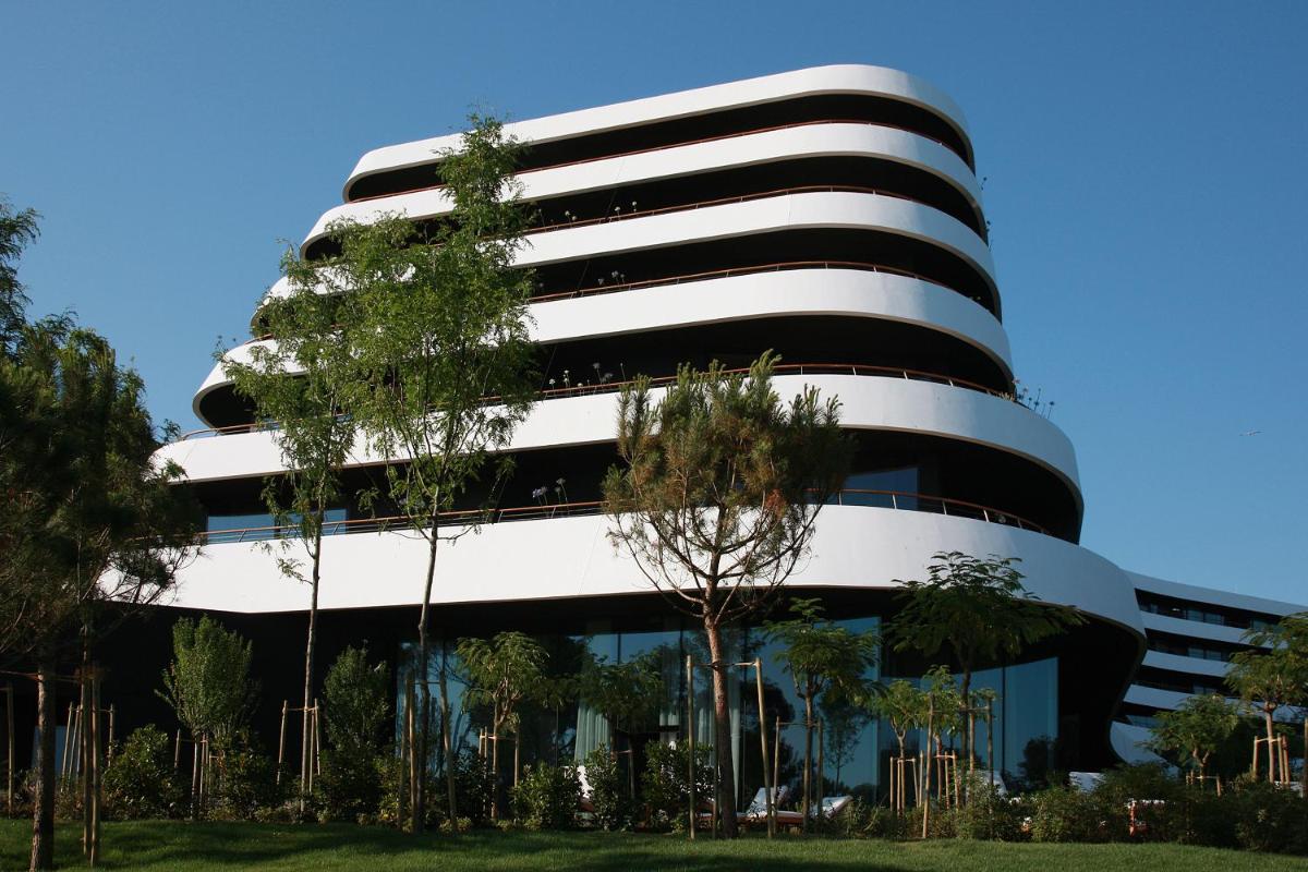 Lone Hotel by Maistra Collection - Hizvo