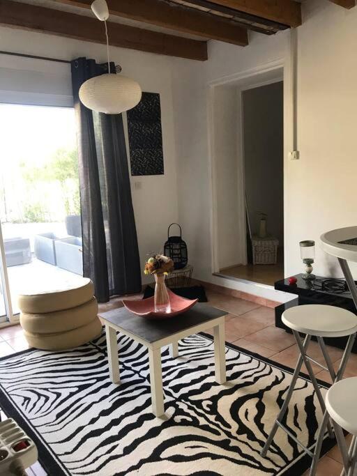 Très beau T2 dans mas . - Housity