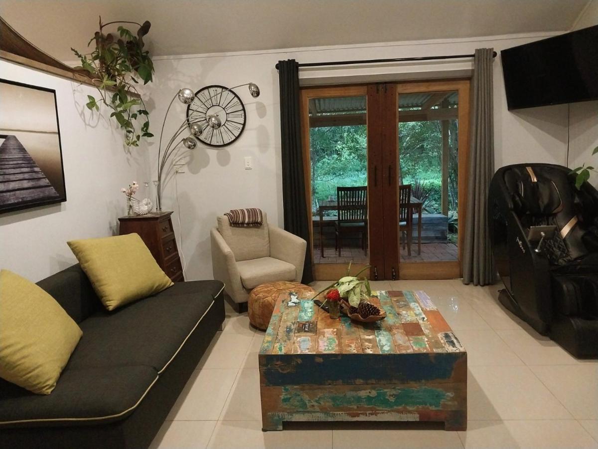 Oasis at Burringbar waterfront holiday - Housity
