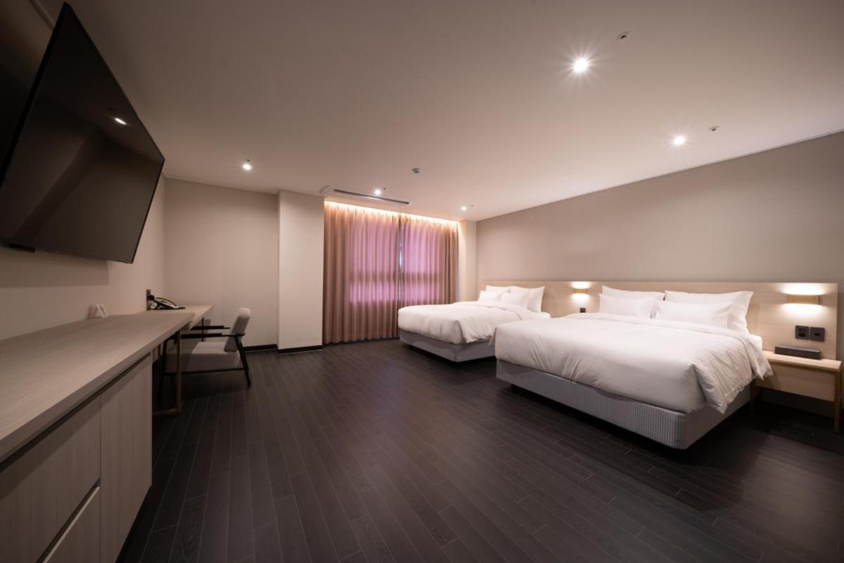 Hotel SUMMIT - Housity