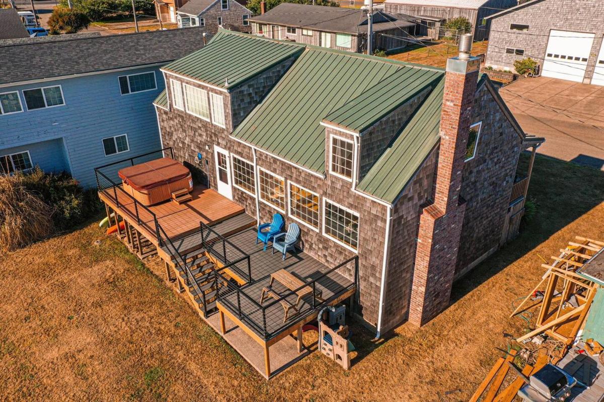 Pacific City River House Loft - Housity