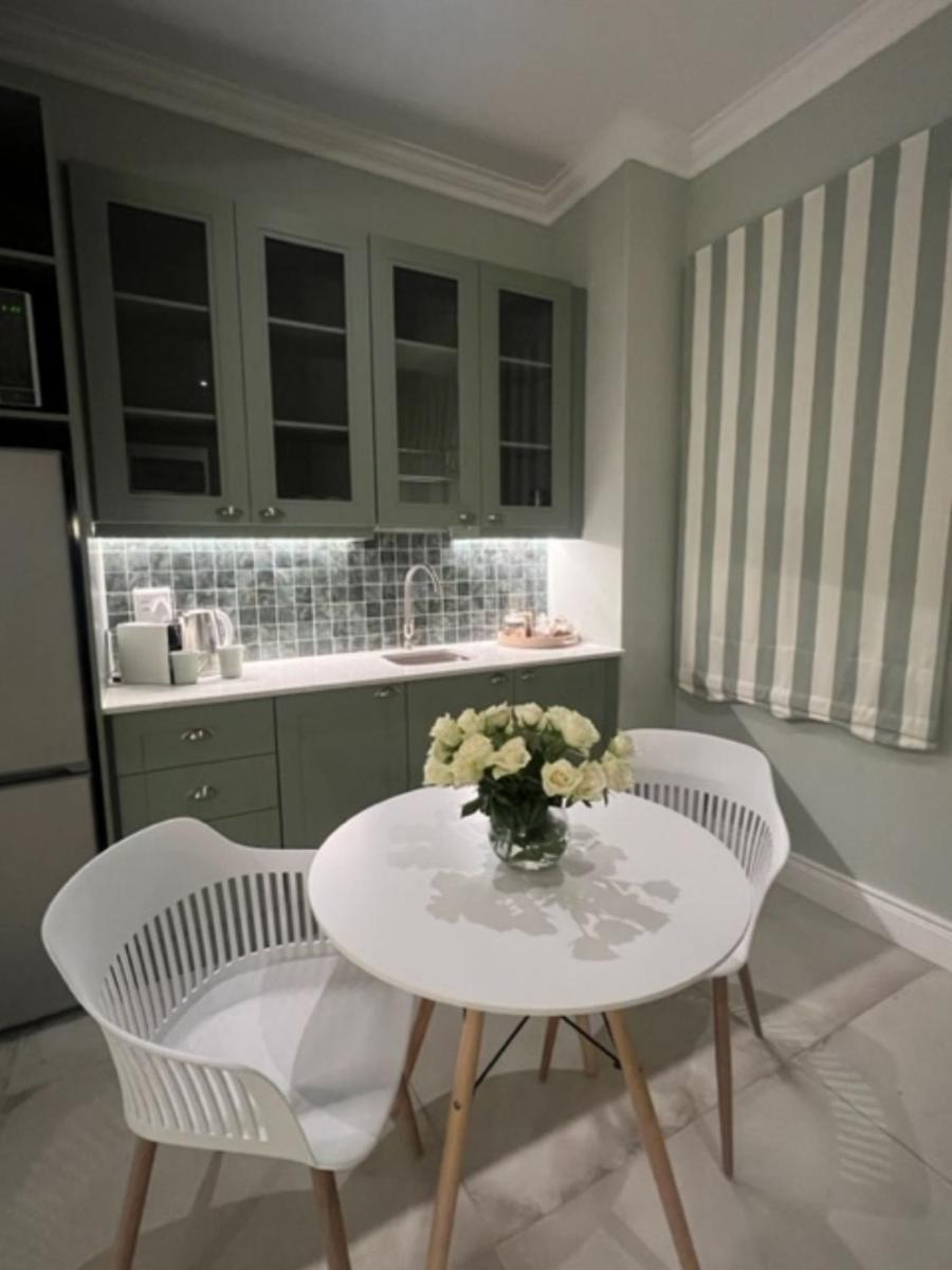 Two on Milner - OAK TREE COTTAGE - Stylish open-plan Guesthouse in Rondebosch - Housity