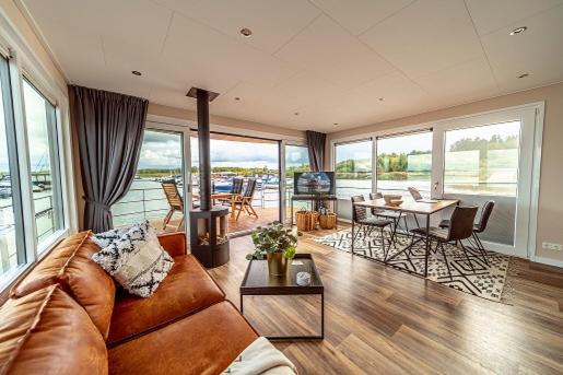 Ein Sitzbereich in der Unterkunft Schwimmende Häuser im BALTIC SEA RESORT