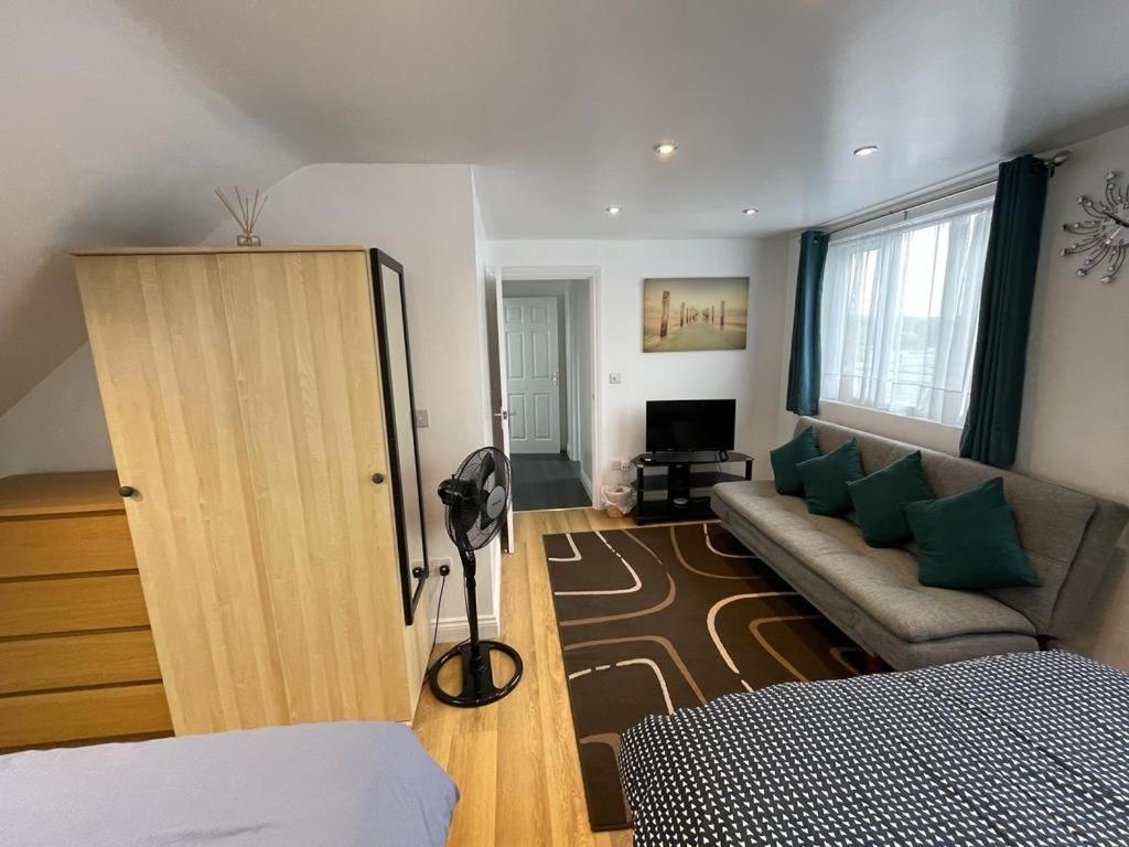 SPACIOUS Guest House Apartment - Housity