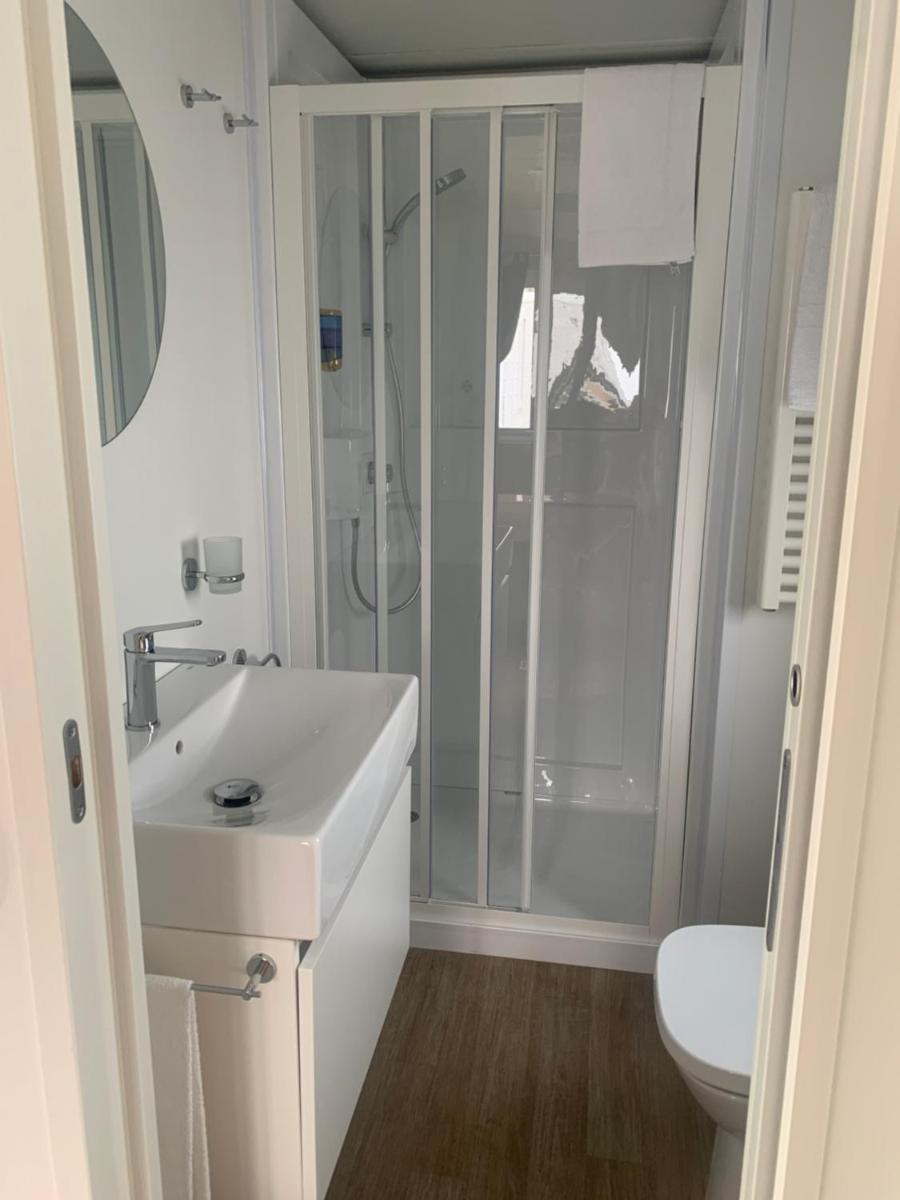 In Country Luxury Lodges - Housity