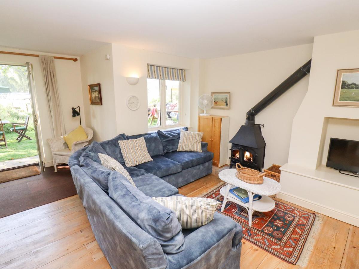 Kingfishers Cottage 8 - Housity