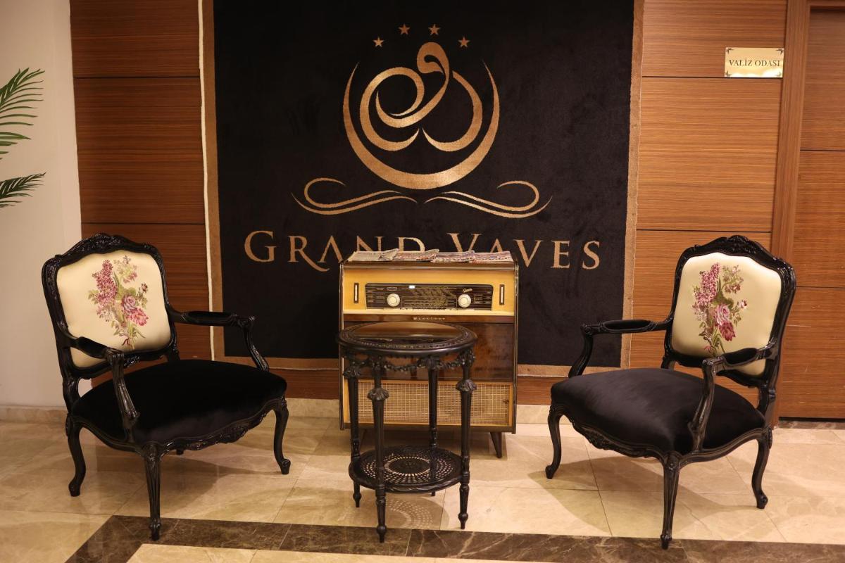 Grand Vaves Hotel - Housity