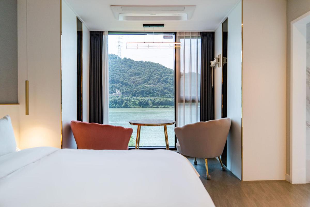 The Amber Hotel - Housity