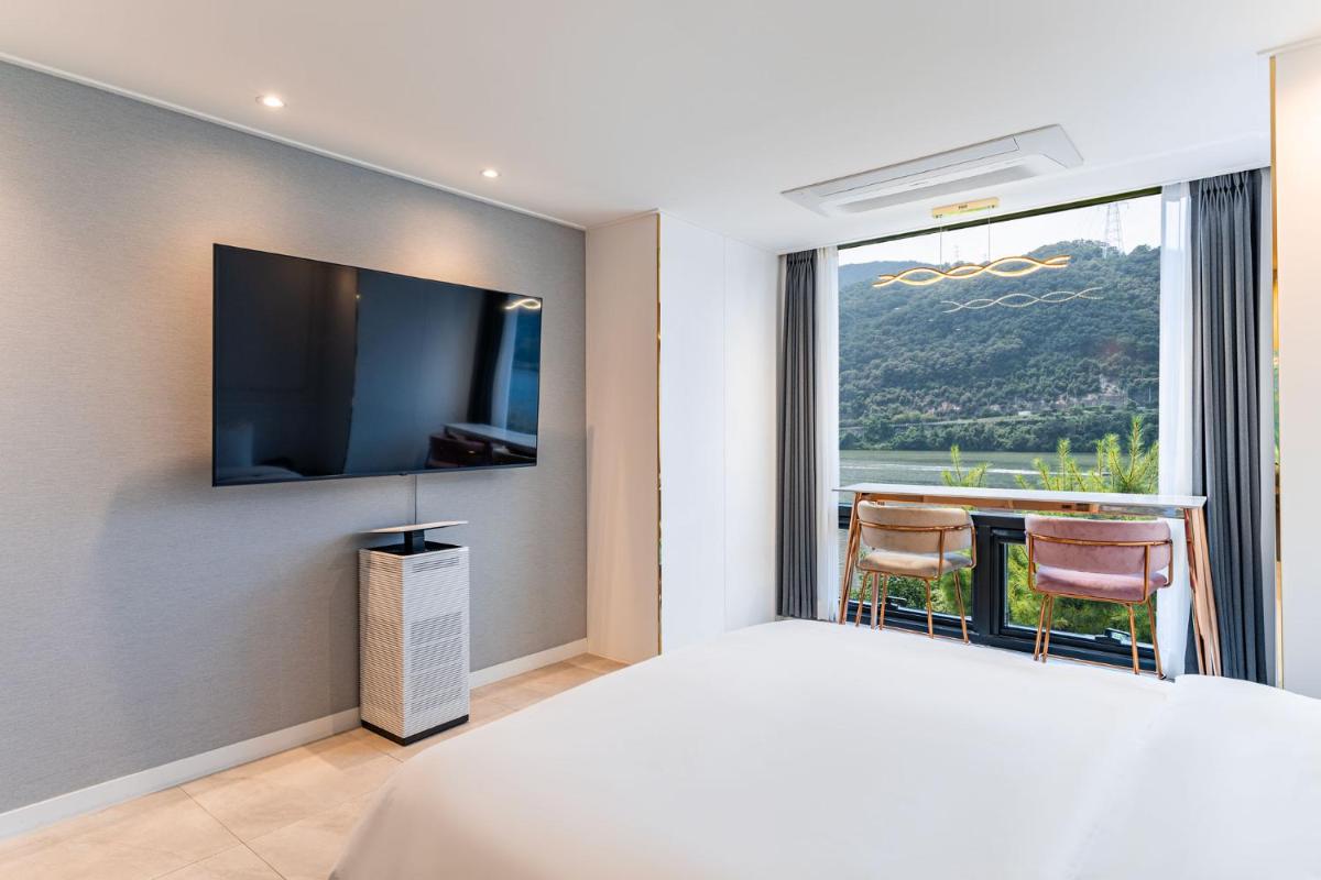 The Amber Hotel - Housity